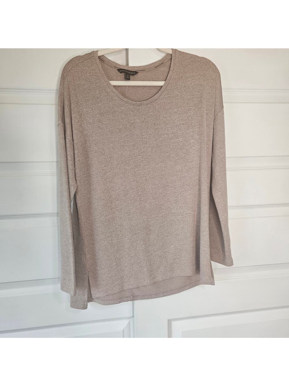 Banana Republic Ultra-Soft Lightweight Knit Sweater Beige M